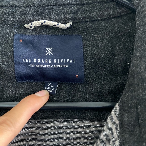 Stripped button down👻 - Picture 4 of 4